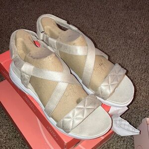 Easy spirit treasure sandals